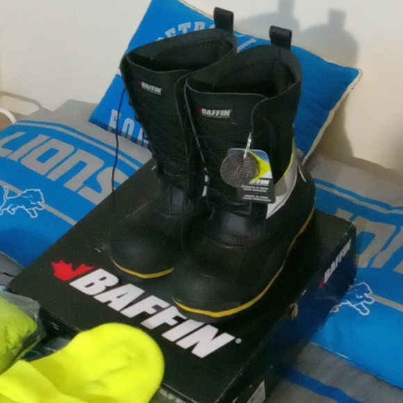 High vision snow suit,coat,gloves and Thermal freezer boots - Picture 7 of 9